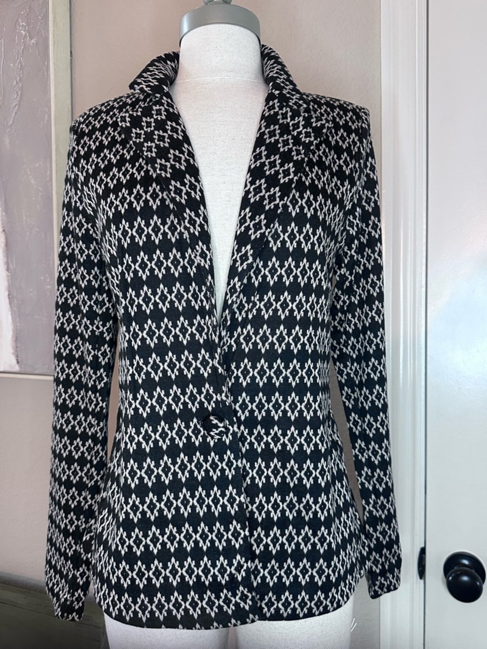 Philosophy Black & White Patterned Women's Blazer Jacket